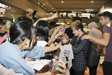 The Vamps Arrive In Tokyo