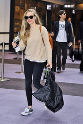 Amanda Seyfried und Justin Long bei der Ankunft in Japan