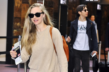 Amanda Seyfried und Justin Long bei der Ankunft in Japan