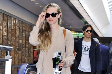 Amanda Seyfried und Justin Long bei der Ankunft in Japan