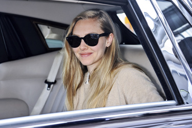 Amanda Seyfried und Justin Long bei der Ankunft in Japan