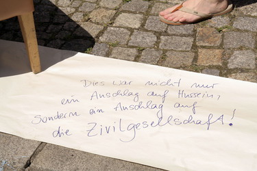 Nazi Opfer Hussein Badiny bedankt sich bei den Helfern, Berlin
