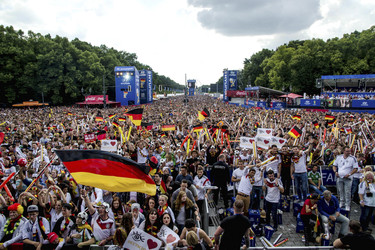 WM-Fanmeile beim Spiel Deutschland gegen USA, Berlin