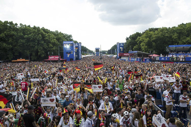 WM-Fanmeile beim Spiel Deutschland gegen USA, Berlin