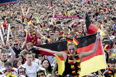 WM-Fanmeile beim Spiel Deutschland gegen USA, Berlin