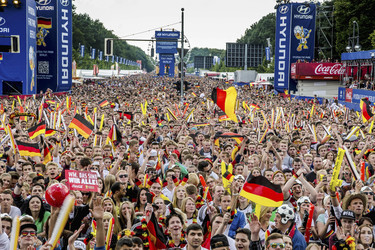 WM-Fanmeile beim Spiel Deutschland gegen USA, Berlin