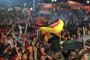 WM-Fanmeile beim Spiel Deutschland gegen Algerien, Berlin