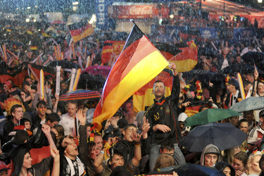 WM-Fanmeile beim Spiel Deutschland gegen Algerien, Berlin