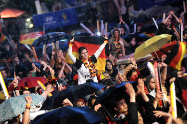 WM-Fanmeile beim Spiel Deutschland gegen Algerien, Berlin