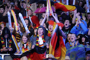 WM-Fanmeile beim Spiel Deutschland gegen Algerien, Berlin