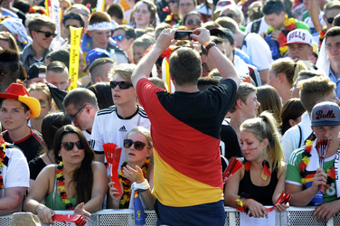 WM-Fanmeile beim Spiel Deutschland gegen Frankreich, Berlin