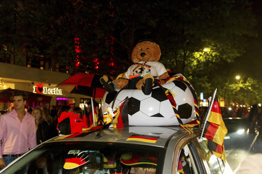 Autocorso nach dem Sieg im Finalspiel Deutschland gegen Argentinien, Berlin