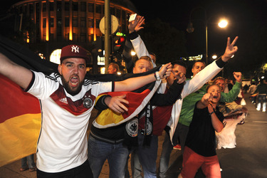 Autocorso nach dem Sieg im Finalspiel Deutschland gegen Argentinien, Berlin