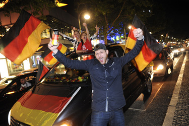 Autocorso nach dem Sieg im Finalspiel Deutschland gegen Argentinien, Berlin
