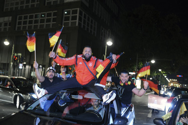 Autocorso nach dem Sieg im Finalspiel Deutschland gegen Argentinien, Berlin