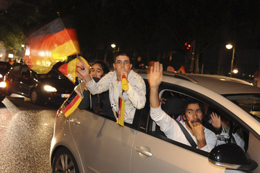 Autocorso nach dem Sieg im Finalspiel Deutschland gegen Argentinien, Berlin
