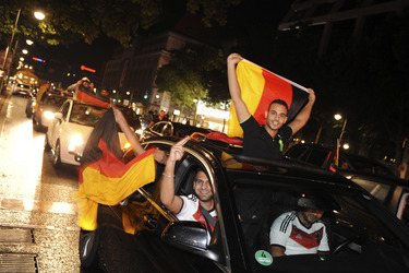 Autocorso nach dem Sieg im Finalspiel Deutschland gegen Argentinien, Berlin