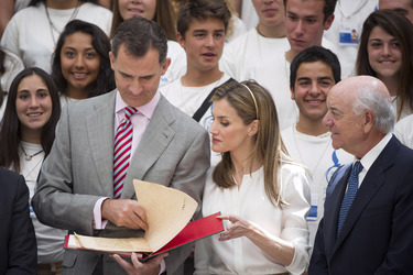 Spanish Royals Receive 'Ruta Quetzal BBVA 2014' Youth Group, Madrid