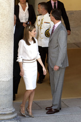 Spanish Royals Receive 'Ruta Quetzal BBVA 2014' Youth Group, Madrid