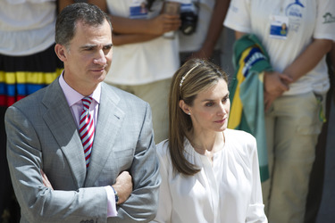 Spanish Royals Receive 'Ruta Quetzal BBVA 2014' Youth Group, Madrid