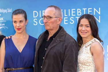 'Die geliebten Schwestern' Premiere, Weimar