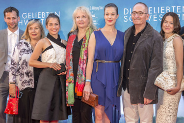 'Die geliebten Schwestern' Premiere, Weimar