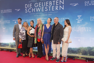 'Die geliebten Schwestern' Premiere, Weimar