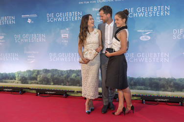 'Die geliebten Schwestern' Premiere, Weimar