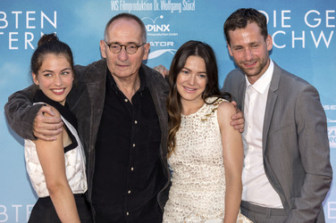 'Die geliebten Schwestern' Premiere, Weimar