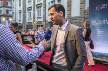 'Die geliebten Schwestern' Premiere, Weimar