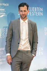 'Die geliebten Schwestern' Premiere, Weimar