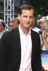'Die geliebten Schwestern' Premiere, Essen