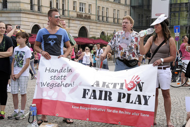 Protest für die Abschaffung der Pferdekutschen in Berlin