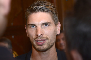 Ron-Robert Zieler beim Eintrag ins Goldenen Buch, Hannover