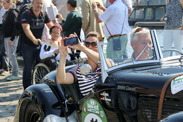 Start der 7. Hamburg-Berlin-Klassik Oldie-Rallye, Hamburg