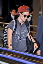 Kristen Stewart Leaves Japan