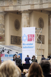 'Deutschland steht auf: Nie wieder Judenhass!' Demonstration, Berlin