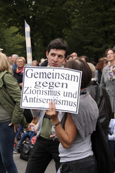 'Deutschland steht auf: Nie wieder Judenhass!' Demonstration, Berlin