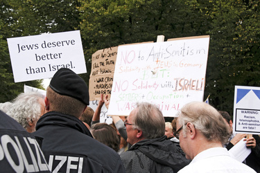 'Deutschland steht auf: Nie wieder Judenhass!' Demonstration, Berlin