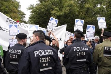 'Deutschland steht auf: Nie wieder Judenhass!' Demonstration, Berlin