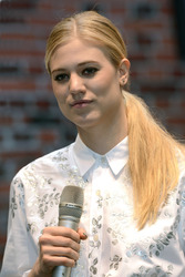 Autogrammstunde mit Larissa Marolt auf der Infa, Hannover