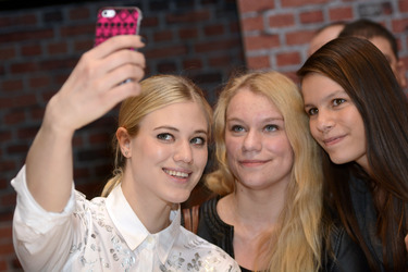 Autogrammstunde mit Larissa Marolt auf der Infa, Hannover