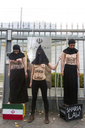 Femen Protest vor der Iranischen Botschaft, Berlin