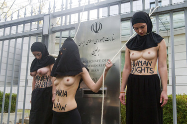 Femen Protest vor der Iranischen Botschaft, Berlin