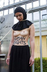 Femen Protest vor der Iranischen Botschaft, Berlin