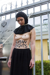 Femen Protest vor der Iranischen Botschaft, Berlin