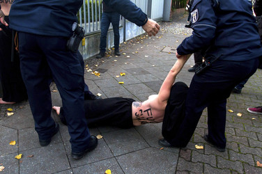 Femen Protest vor der Iranischen Botschaft, Berlin