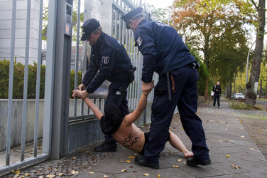 Femen Protest vor der Iranischen Botschaft, Berlin