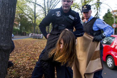 Femen Protest vor der Iranischen Botschaft, Berlin
