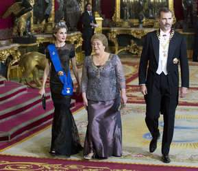 Spanish Royals und Präsidentin Bachelet beim Empfang zum Gala Dinner, Madrid